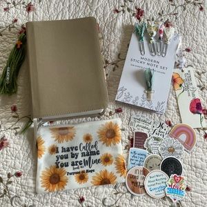 She Reads Truth Bible Bundle